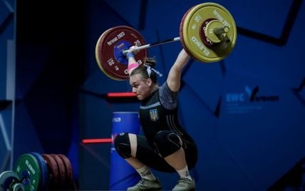 Украинский штангист ценой травмы завоевал дебютную медаль на чемпионате мира