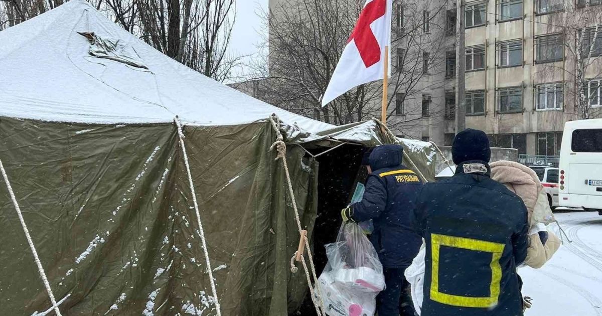 З майже знищених поселень поблизу Києва залишаються місцеві, які не збираються полишати своєї землі