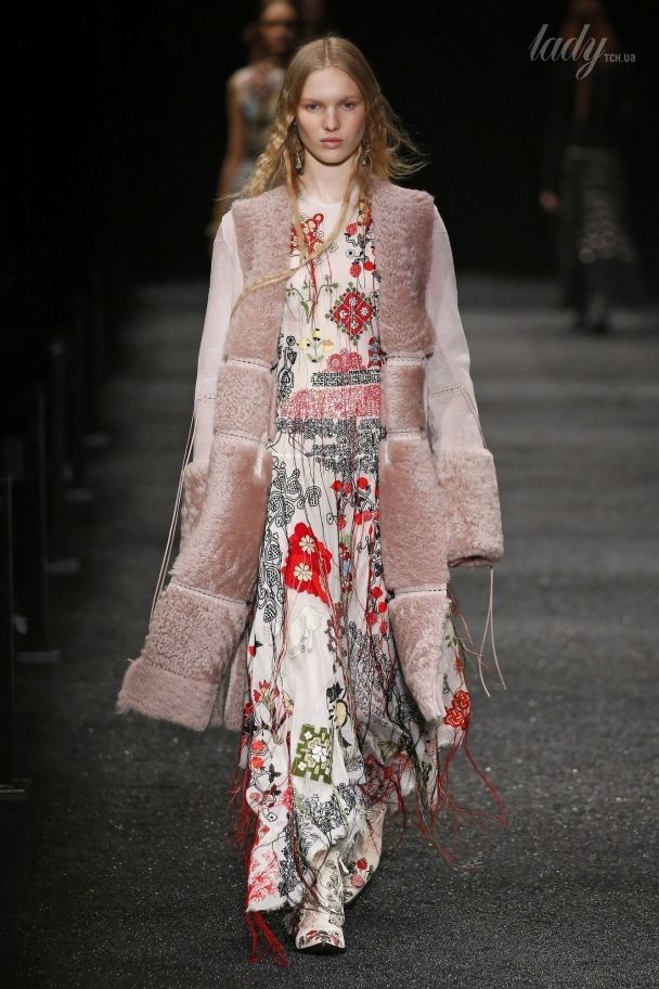 Коллекция Alexander McQueen прет-а-порте сезона осень-зима 2017-2018 / © East News