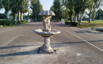 В Николаеве посреди дорожки, где катаются на роликах, поставили фонтан-препятствие (фото)