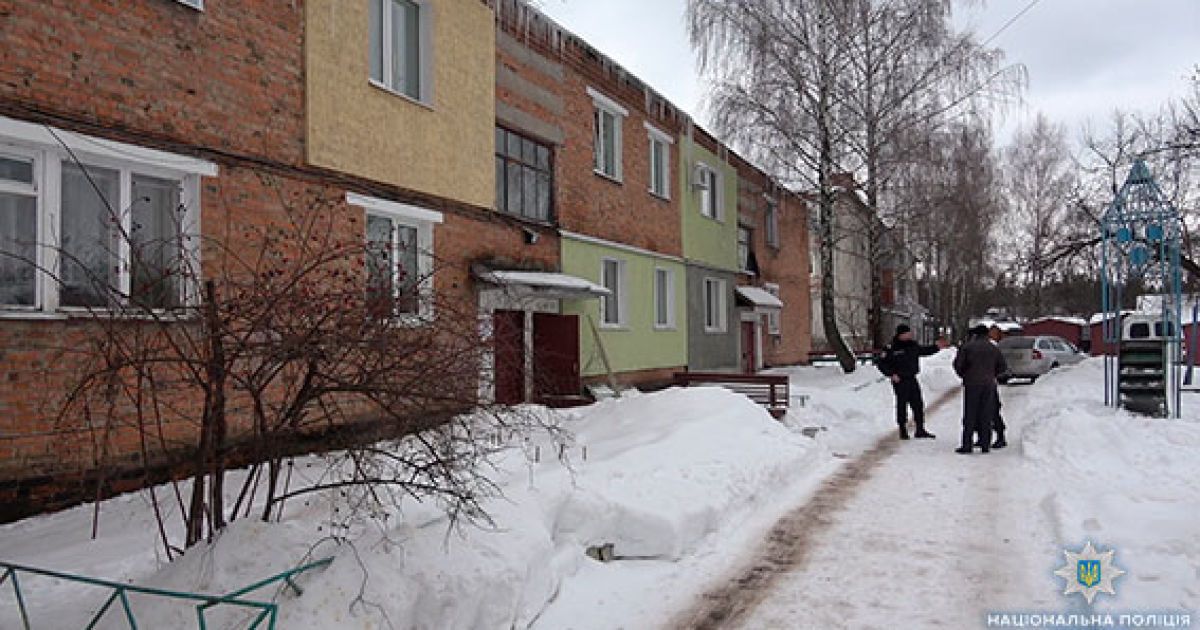 немовля підкинули в під'їзд будинку в Лебедині_1 / © ГУНП Украины в Сумской области