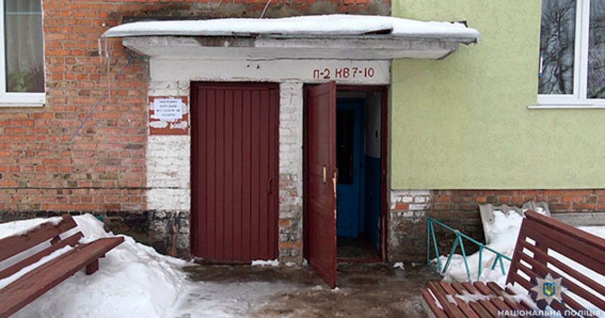немовля підкинули в під'їзд будинку в Лебедині_2 / © ГУНП Украины в Сумской области
