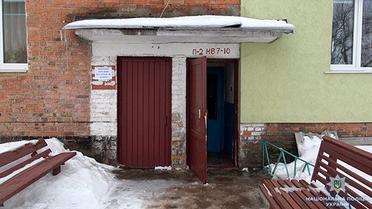 немовля підкинули в під'їзд будинку в Лебедині_2 / © ГУНП Украины в Сумской области