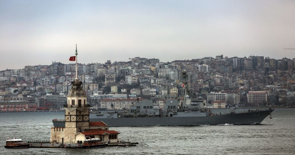 Американский эсминец Truxtun вошел в Черное море