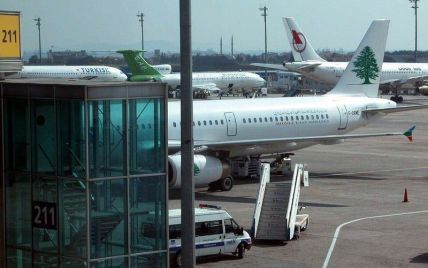 В Дубае из российского самолета на взлете выпала стюардесса