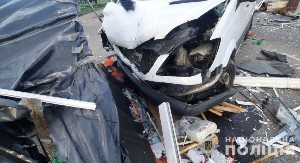 На Волині мікроавтобус влетів у блокпост.