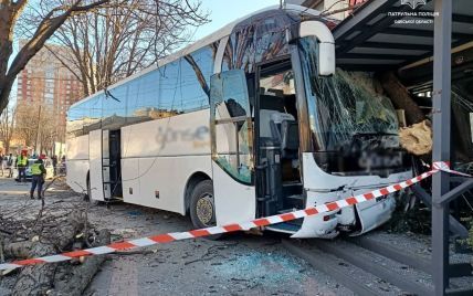 Не довезли в больницу: водитель автобуса, совершивший массовое ДТП в Одессе, скончался