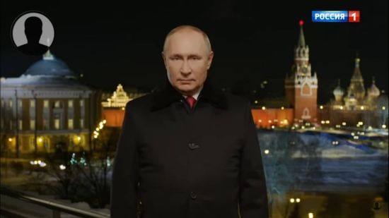 "Обмотали грелками, чтобы было тепло": в Сети тролят вид Путина во время записи новогоднего поздравления