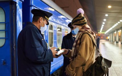 "Укрзализныця" приостанавливает продажу билетов в Черновицкую и Житомирскую области