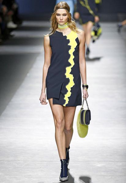 Коллекция Versace прет-а-порте сезона осень-зима 2016-2017 / © East News