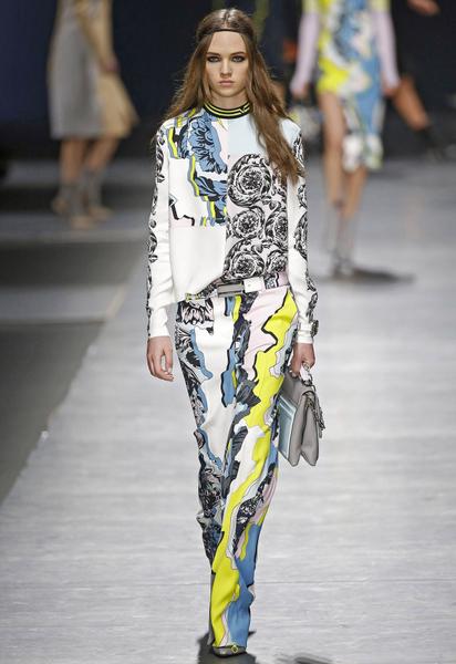 Коллекция Versace прет-а-порте сезона осень-зима 2016-2017 / © East News