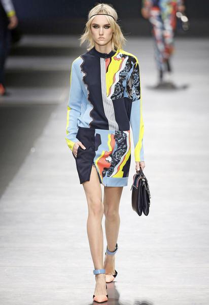 Коллекция Versace прет-а-порте сезона осень-зима 2016-2017 / © East News