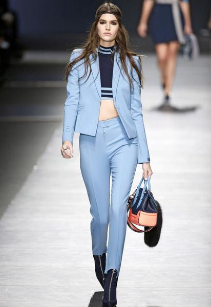 Коллекция Versace прет-а-порте сезона осень-зима 2016-2017 / © East News