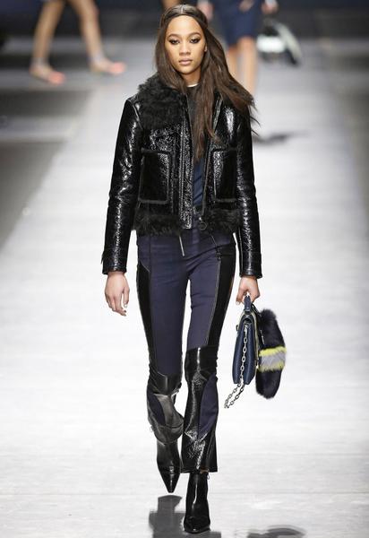 Коллекция Versace прет-а-порте сезона осень-зима 2016-2017 / © East News