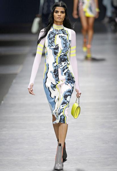 Коллекция Versace прет-а-порте сезона осень-зима 2016-2017 / © East News