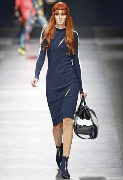 Коллекция Versace прет-а-порте сезона осень-зима 2016-2017 / © East News