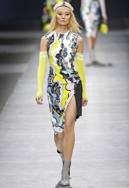 Коллекция Versace прет-а-порте сезона осень-зима 2016-2017 / © East News