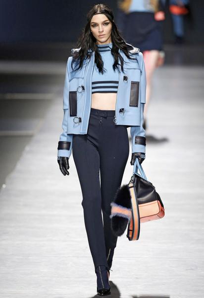 Коллекция Versace прет-а-порте сезона осень-зима 2016-2017 / © East News