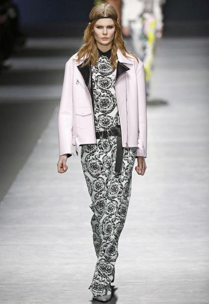 Коллекция Versace прет-а-порте сезона осень-зима 2016-2017 / © East News
