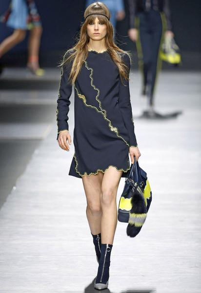 Коллекция Versace прет-а-порте сезона осень-зима 2016-2017 / © East News