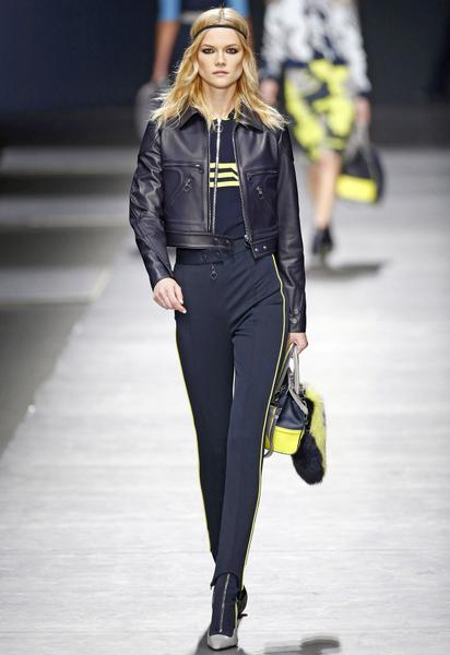 Коллекция Versace прет-а-порте сезона осень-зима 2016-2017 / © East News