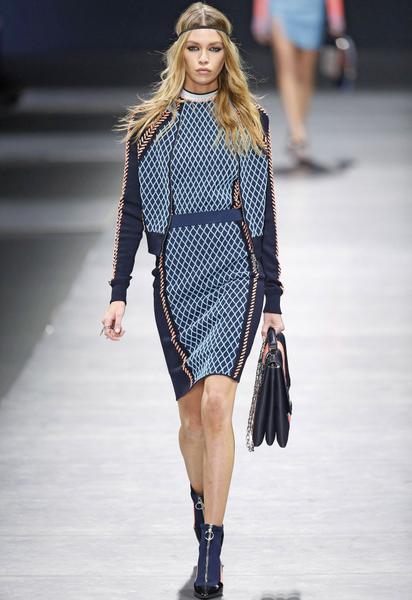 Коллекция Versace прет-а-порте сезона осень-зима 2016-2017 / © East News
