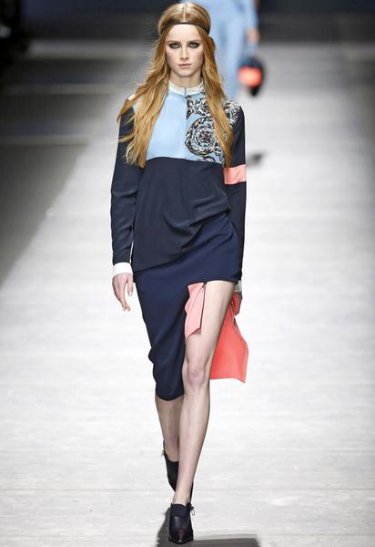Коллекция Versace прет-а-порте сезона осень-зима 2016-2017 / © East News