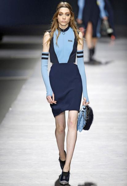 Коллекция Versace прет-а-порте сезона осень-зима 2016-2017 / © East News