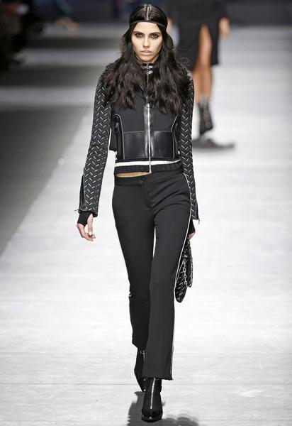 Коллекция Versace прет-а-порте сезона осень-зима 2016-2017 / © East News