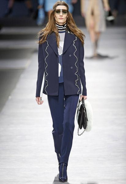 Коллекция Versace прет-а-порте сезона осень-зима 2016-2017 / © East News