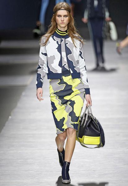 Коллекция Versace прет-а-порте сезона осень-зима 2016-2017 / © East News