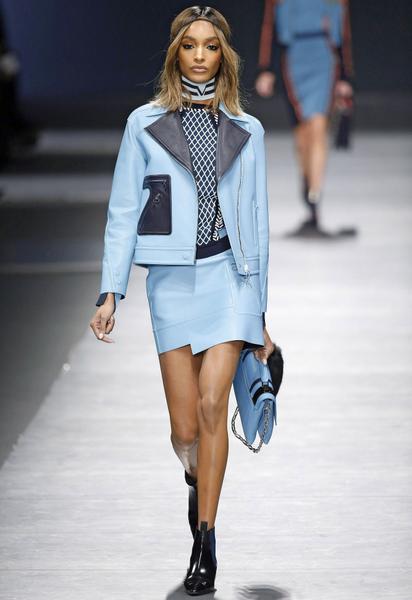 Коллекция Versace прет-а-порте сезона осень-зима 2016-2017 / © East News