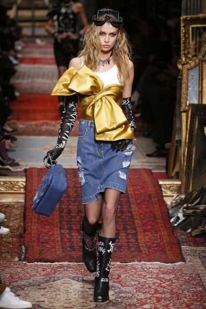 Коллекция Moschino прет-а-порте сезона осень-зима 2016-2017 / © East News