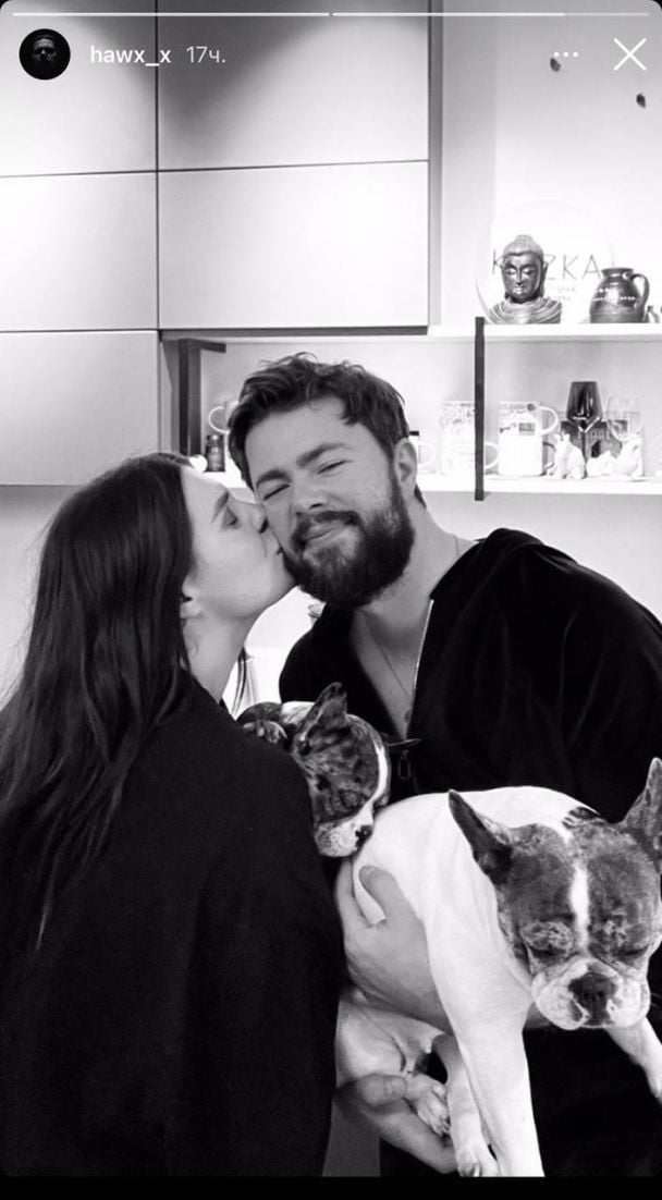 Александра Зарицкая с женихом / © instagram.com/hawx_x