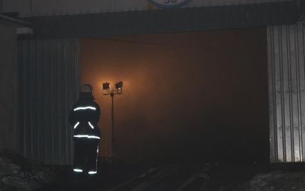 Масштабный пожар в Киеве: пламя уничтожило пять гаражных боксов с автомобилями