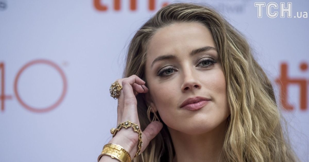 Покинута Ембер Херд лаконічно прокоментувала розрив з мільярдером Ілоном Маском