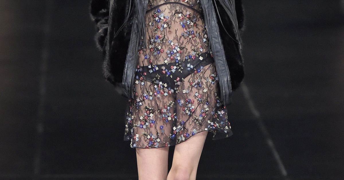 Коллекция&nbsp;Saint Laurent прет-а-порте сезона весна-лето 2016 / © East News