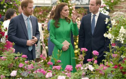 Яркий образ герцогини Кейт: Кембриджи на цветочной выставке