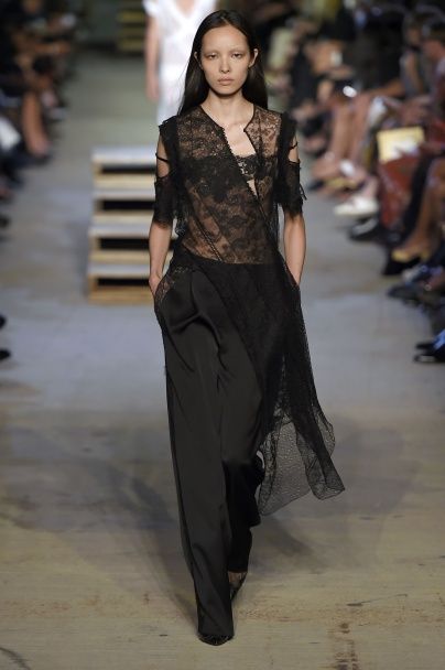 Коллекция&nbsp;Givenchy прет-а-порте сезона весна-лето 2016 / © East News