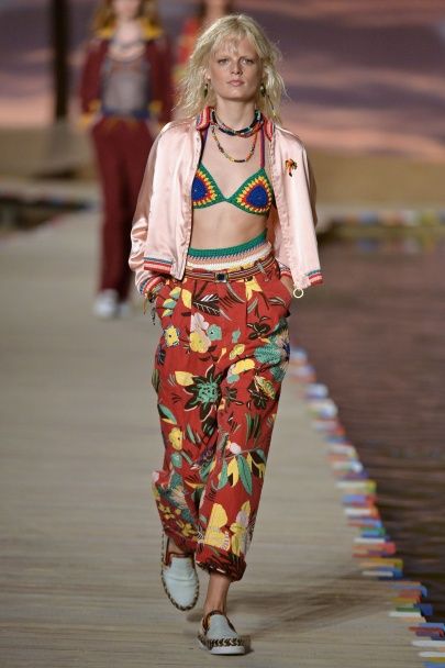 Коллекция&nbsp;Tommy Hilfiger прет-а-порте сезона весна-лето 2016 / © East News