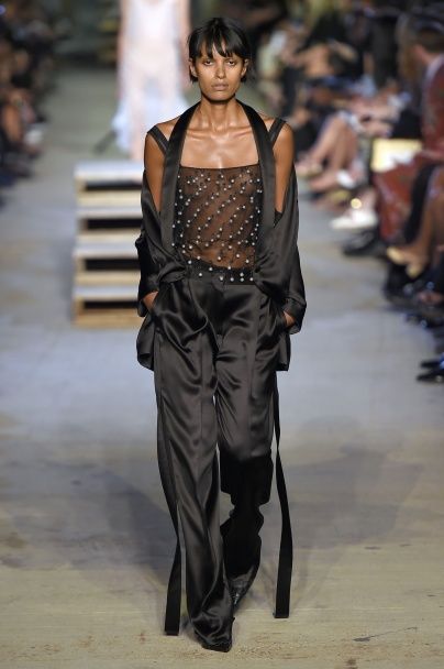 Коллекция&nbsp;Givenchy прет-а-порте сезона весна-лето 2016 / © East News