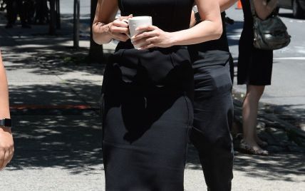 В строгом платье и с короткой стрижкой: Джей Ло на съемках сериала в Нью-Йорке