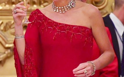 В роскошном платье и с короной: королева Максима на торжественном приеме в Италии