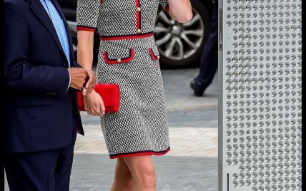 В платье Gucci и с ярким клатчем: герцогиня Кембриджская сходила в музей