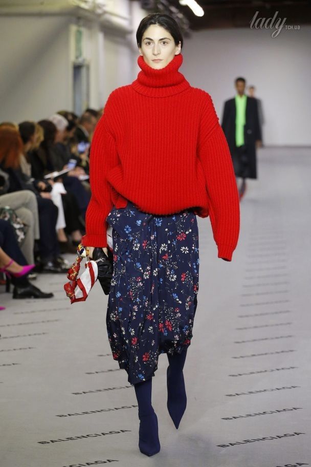 Коллекция Balenciaga прет-а-порте сезона осень-зима 2017-2018 / © East News