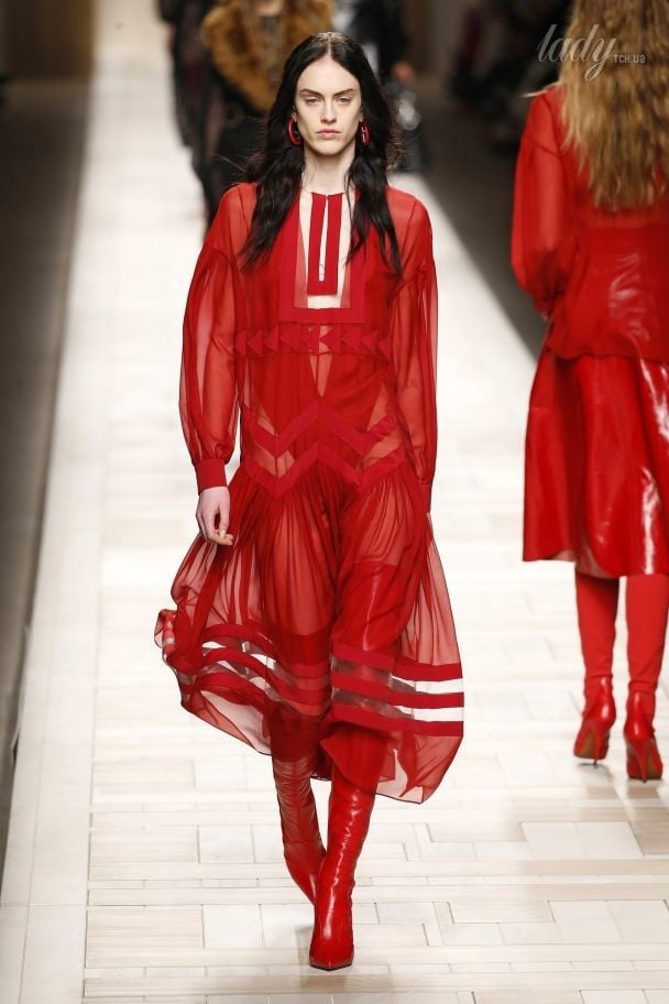 Коллекция Fendi прет-а-порте сезона осень-зима 2017-2018 / © East News