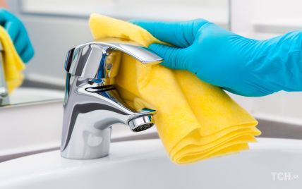 Быстро и без царапин: как почистить кран в ванной