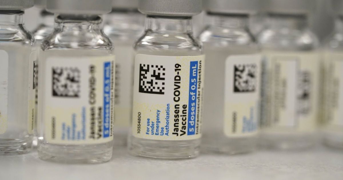 У Johnson & Johnson виявили побічні реакції: в США закрилося кілька центрів вакцинації
