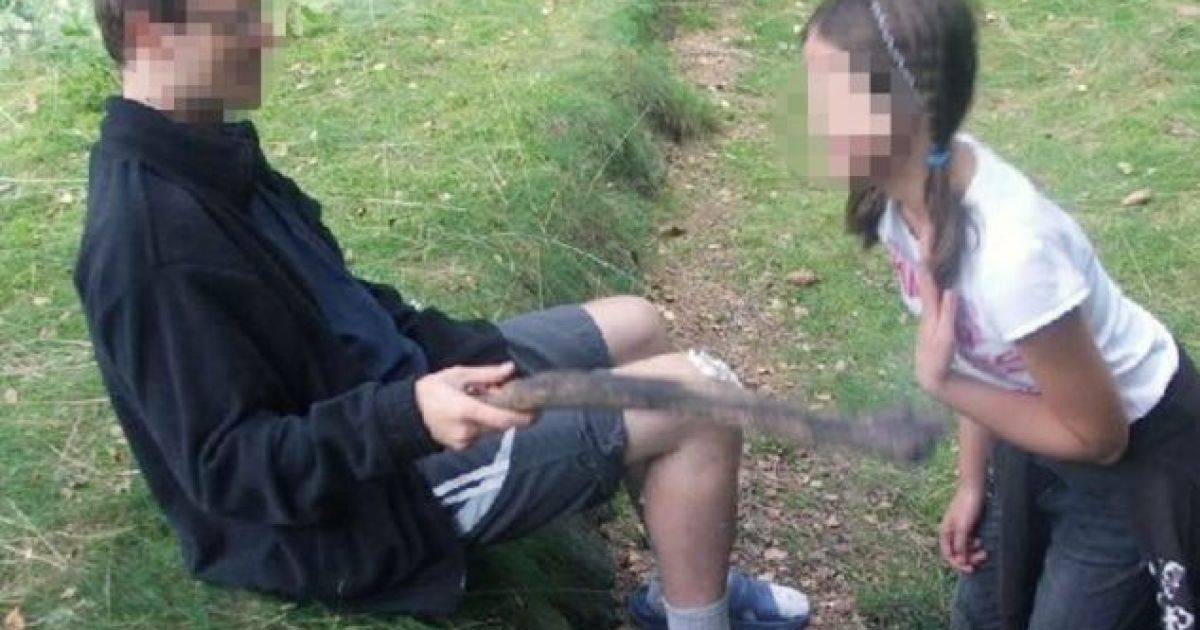 Дивний обряд не занепокоїв батьків / © EastNews