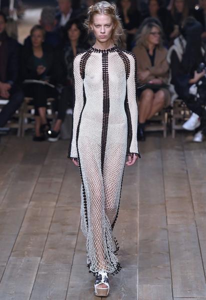 Коллекция&nbsp;Alexander McQueen прет-а-порте сезона весна-лето 2016 / © East News